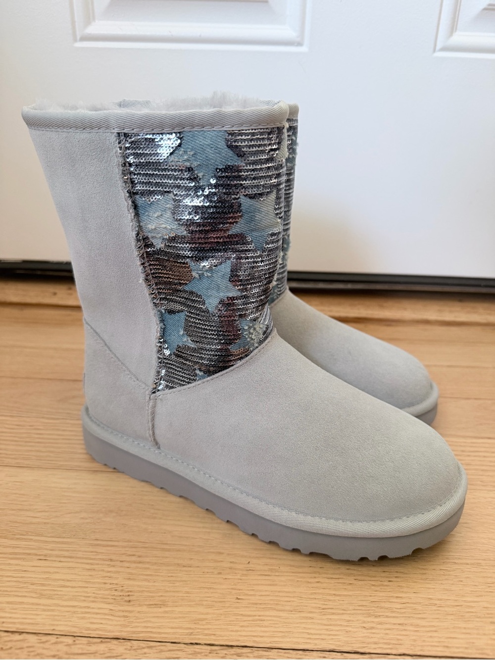 New UGG Womens Classic Short Sequin frayed Stars Boots grey size 6